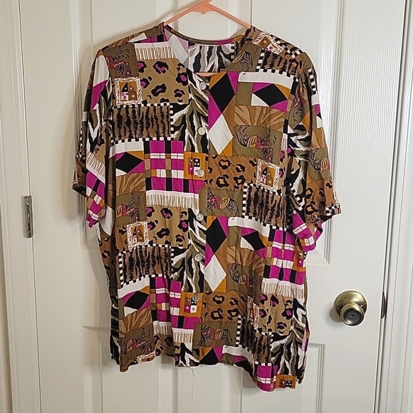 Tops - Lovely Animal print top